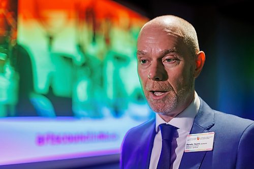 MIKE DEAL / FREE PRESS
Randy Joynt, Executive Director of the Manitoba Arts Council, speaks at the event where the organization released an arts and culture economic impact study and poll during its annual public meeting held at the Canadian Museum for Human Rights on Monday.
Reporter: Eva Wasney
251020 - Monday, October 20, 2025.