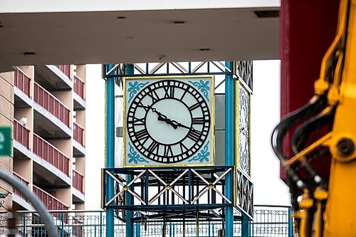 MIKAELA MACKENZIE / FREE PRESS
The clock at Portage Place in the construction zone on Monday, Oct. 20, 2025.
For story.
Free Press 2025