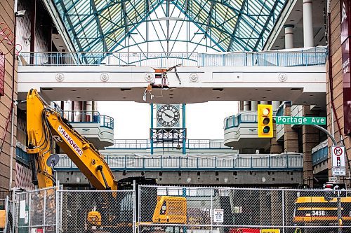 MIKAELA MACKENZIE / FREE PRESS
The clock at Portage Place in the construction zone on Monday, Oct. 20, 2025.
For story.
Free Press 2025