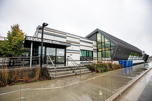 MIKAELA MACKENZIE / FREE PRESS
Seven Oaks Pool, which will be closing for a year, on Monday, Oct. 20, 2025.
For story.
Free Press 2025