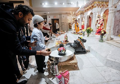 JOHN WOODS / FREE PRESS
Sandeep Sharma and his son Abhayjeet make offerings as people worship and make offerings during Diwali celebration Monday, October 20, 2025. Diwali is a celebration of the return of Rama after fourteen years in exile.
Reporter: ?