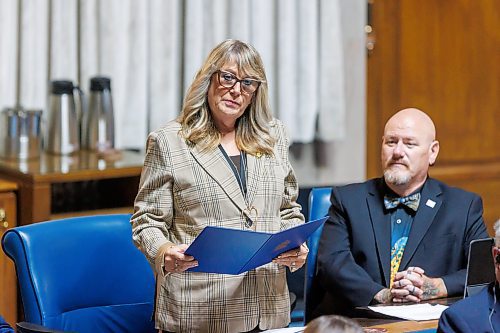 Progressive Conservative MLA Colleen Robbins (Spruce Woods) stands in the Manitoba legislature during question period on Oct. 1. (Mike Deal/Winnipeg Free Press files)