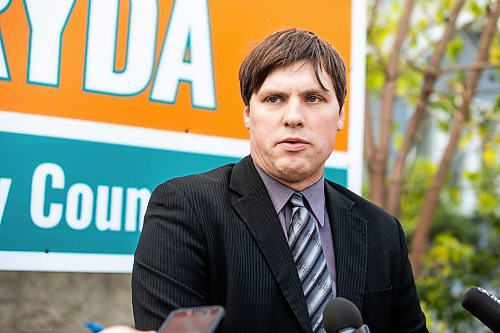 MIKAELA MACKENZIE / FREE PRESS
Chris Sweryda announces his candidacy for Elmwood-East Kildonan city councillor on Thursday, Oct. 9, 2025.
For Joyanne story.
Free Press 2025