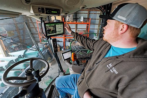 MIKE DEAL / FREE PRESS
Farmer, Jake Ayre, owner of Southern Seed Ltd runs a mixed 1,900-acre farm with his dad and is also a VP of Keystone Ag.
Jake talks about the process of harvesting corn, describing how the combine works.
Checking in with farmers to see how they fared this season given the tariffs, drought, wildfires and government change.
Reporter: Julia-Simone Rutgers
251021 - Tuesday, October 21, 2025.