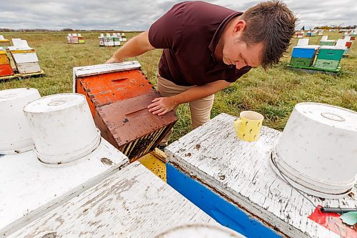 MIKE DEAL / FREE PRESS
Mike Clark is a third-generation beekeeper from Treesbank, Manitoba, who runs a long-standing apiary that his grandfather started in 1914. He is a member of the Manitoba Beekeepers' Association.
Checking in with farmers to see how they fared this season given the tariffs, drought, wildfires and government change.
Reporter: Julia-Simone Rutgers
251021 - Tuesday, October 21, 2025.