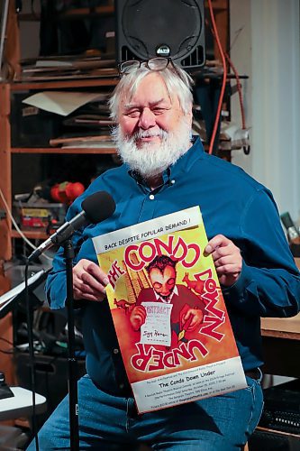 BROOK JONES/FREE PRESS
The Audi Arts Festival and The Old Elmwood Radio Theatre will be presenting The Condo Down Under at The Gargoyle Theatre at 585 Elice Ave. on Saturday, Oct. 25. Writer Stephen Gillies, 72, is pictured holding a promotional poster during a rehearsal at his home studio in Winnipeg, Man., Tuesday, Oct. 21, 2025.