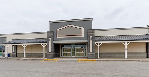 MIKE DEAL / FREE PRESS
Mark Colley, president of the EPLS Group of Companies, which owns the Home Hardware in Winnipeg with Heather Brincheski, Territory Manager at Home Hardware Stores Ltd. at the location of the new store, 2860 Pembina Hwy, which will be opening on November 25.
Reporter: Gabrielle Piche
251022 - Wednesday, October 22, 2025.