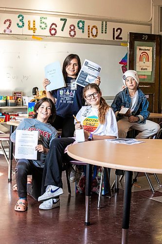 MIKAELA MACKENZIE / FREE PRESS
Earl Grey Press reporters Sebastian (11, left), Isabel (11), Willow (12), and James (10) at Earl Grey School on Thursday, Oct. 23, 2025. 
For Melissa story.
Free Press 2025