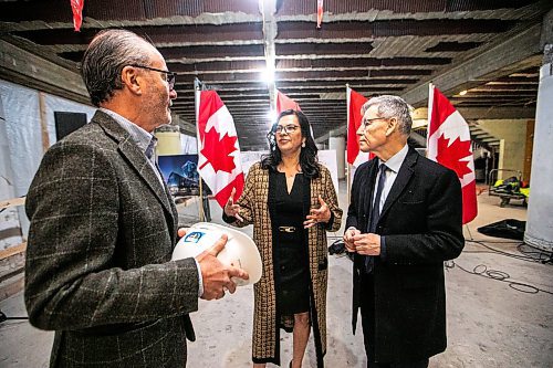 MIKAELA MACKENZIE / FREE PRESS
Rebeccaʃhartrand, minister of northern affairs (centre), chats with Jim Ludlow, president of True North Real Estate Development (left) and Terry Duguid, member of parliament for Winnipeg South, at the under-construction Wehwehneh Bahgahkinahgohnʢuilding on Friday, Oct. 24, 2025. 
For Tyler/feature story.
Free Press 2025