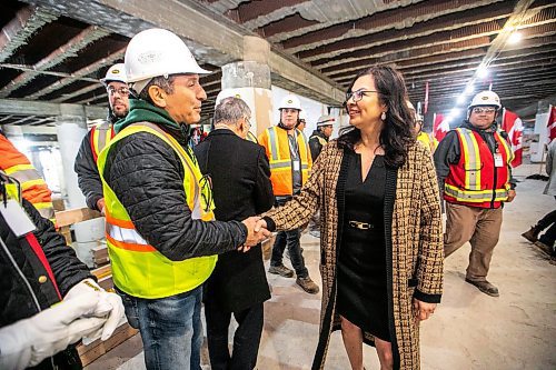 MIKAELA MACKENZIE / FREE PRESS

Rebecca&#x283;hartrand, minister of northern affairs, shakes hands with PCL workers at the under-construction Wehwehneh Bahgahkinahgohn&#x2a2;uilding on Friday, Oct. 24, 2025. 

For Tyler/feature story.
Free Press 2025