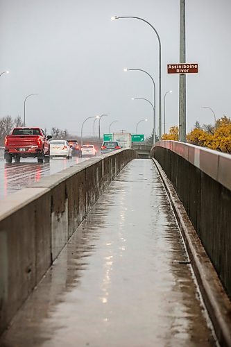 MIKAELA MACKENZIE / FREE PRESS
The St. James Bridge, reopened after being closed for a “danger call” in the morning on Monday, Oct. 27, 2025. 
For — story.
Free Press 2025