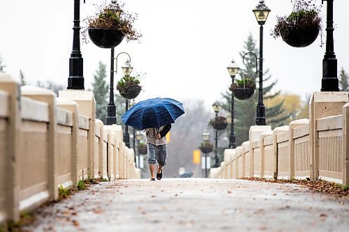 MIKAELA MACKENZIE / FREE PRESS
People battle the wind and rain while crossing the pedestrian bridge at Assiniboine Park on Monday, Oct. 27, 2025.
Standup.
Free Press 2025