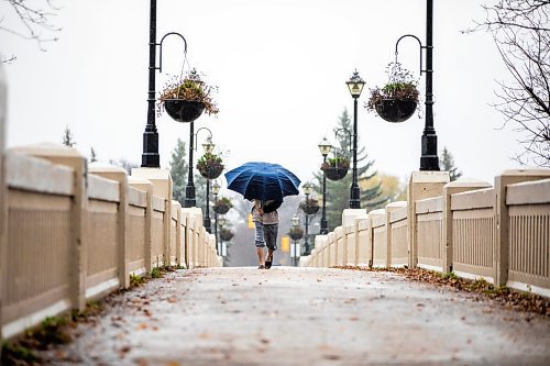 MIKAELA MACKENZIE / FREE PRESS
People battle the wind and rain while crossing the pedestrian bridge at Assiniboine Park on Monday, Oct. 27, 2025.
Standup.
Free Press 2025
