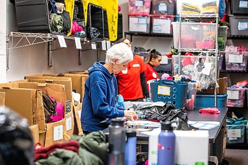 MIKAELA MACKENZIE / FREE PRESS

Volunteer Heather Quinn puts together orders at Koats for Kids on Monday, Oct. 27, 2025. 

For intern story.
Free Press 2025