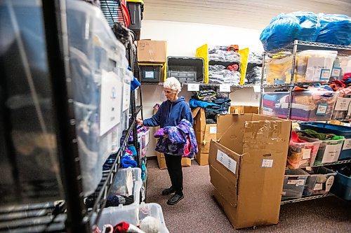 MIKAELA MACKENZIE / FREE PRESS

Volunteer Heather Quinn puts together orders at Koats for Kids on Monday, Oct. 27, 2025. 

For intern story.
Free Press 2025