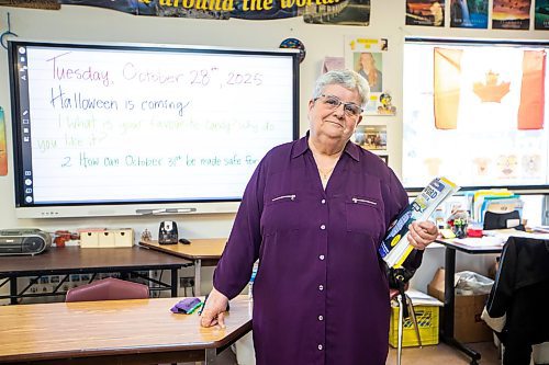 MIKAELA MACKENZIE / FREE PRESS

Margaret Banasiak, program director of the Open Door Literacy Program, on Tuesday, Oct. 28, 2025. 

For front &amp; centre story.
Free Press 2025