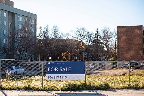 MIKAELA MACKENZIE / FREE PRESS

A for sale sign at 634 Portage Avenue on Wednesday, Oct. 29, 2025. 

For &#x2014; story.
Free Press 2025