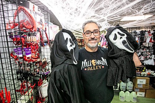 MIKAELA MACKENZIE / FREE PRESS

James Taylor, manager at Winnipeg&#039;s Halloween Alley location, on Wednesday, Oct. 29, 2025.

For Aaron story.
Free Press 2025