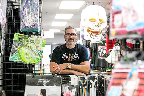 MIKAELA MACKENZIE / FREE PRESS

James Taylor, manager at Winnipeg&#039;s Halloween Alley location, on Wednesday, Oct. 29, 2025.

For Aaron story.
Free Press 2025