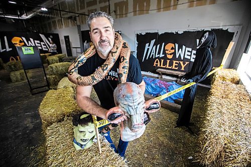 MIKAELA MACKENZIE / FREE PRESS

James Taylor, manager at Winnipeg&#039;s Halloween Alley location, on Wednesday, Oct. 29, 2025.

For Aaron story.
Free Press 2025