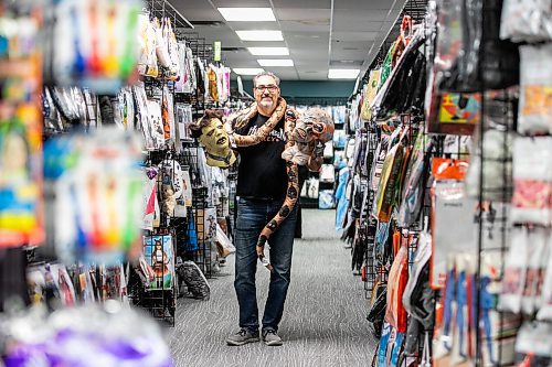 MIKAELA MACKENZIE / FREE PRESS

James Taylor, manager at Winnipeg&#039;s Halloween Alley location, on Wednesday, Oct. 29, 2025.

For Aaron story.
Free Press 2025
