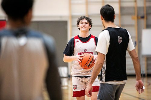 MIKAELA MACKENZIE / FREE PRESS

Guard Kato Jaro during Winnipeg Wesmen men&#039;s basketball practice at the Duckworth Centre on Wednesday, Oct. 29, 2025.

For Josh story.
Free Press 2025