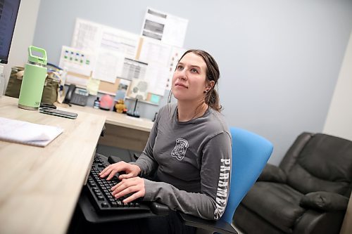 Kaitlyn May, a primary care paramedic with Brandon Fire and Emergency Services, works in the detention unit paramedic office at the Brandon Police Services detention centre on Thursday. (Tim Smith/The Brandon Sun)