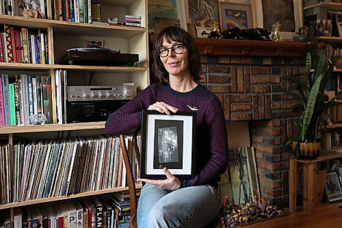 Ruth Bonneville / Free Press
ent - On the Wall feature - hannah_g
Portrait of hannah_g in her home with her favourite piece of art (photography) on her wall.
Her favourite art:is a framed pinhole photo with a long exposure, shot by Hannah Crosson of clappers being cast by an artist inside the St. Boniface Museum.
Story: On My Wall is a monthly feature exploring the pieces Manitoba artists and cultural workers proudly display. This is one which ran in
Oct 31, 2025