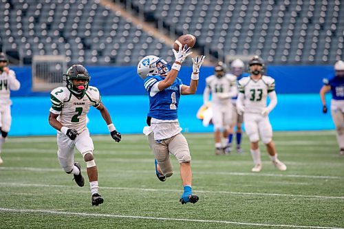 BROOK JONES/FREE PRESS
The Oak Park Raiders host the Vincent Massey Trojans in Winnipeg High School Football League AAAA Tier 1 semifinal action at Princess Auto Stadium in Winnipeg, Man., Friday, Oct. 31, 2025. The Raiders eared a 46-7 victory. Pictured: Oak Park Raiders wide receiver Adam Kilmister (No. 1) prepares to catch the football while Vincent Massey Trojans defensive back Mitchell Effiok-Osu (No. 2) gives chase during second quarter action.