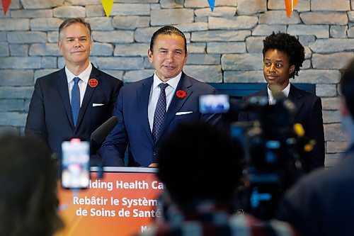 MIKE DEAL / FREE PRESS
Premier Wab Kinew and Health, Seniors and Long-Term Care Minister Uzoma Asagwara announce that the government has been expanding hospital capacity across the province with 323 fully staffed beds since October 2023, including 10 new intensive care unit (ICU) beds this year, during a press conference in the atrium of the St. Boniface Hospital Monday morning.
Reporter: Nicole Buffie
251103 - Monday, November 03, 2025.