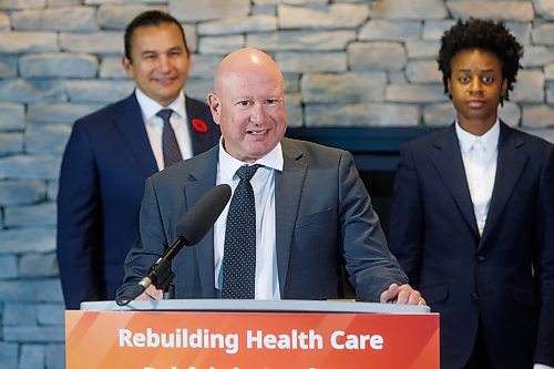 MIKE DEAL / FREE PRESS
Premier Wab Kinew and Health, Seniors and Long-Term Care Minister Uzoma Asagwara announce that the government has been expanding hospital capacity across the province with 323 fully staffed beds since October 2023, including 10 new intensive care unit (ICU) beds this year, during a press conference in the atrium of the St. Boniface Hospital Monday morning.
Reporter: Nicole Buffie
251103 - Monday, November 03, 2025.