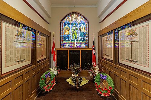 MIKE DEAL / FREE PRESS
The memorial alcove at Daniel McIntyre Collegiate for students and staff who fought in the First and Second World Wars.
Reporter: Kevin Rollason
251103 - Monday, November 03, 2025.