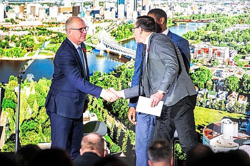 MIKAELA MACKENZIE / FREE PRESS

Mayor Scott Gillingham shakes hands with president and CEO of Winnipeg Economic Development &amp; Tourism Ryan Kuffner at Winnipeg Economic Development &amp; Tourismճ new strategy launch on Tuesday, Nov. 4, 2025.

For Aaron Epp story.
Free Press 2025
