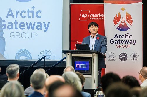 MIKE DEAL / FREE PRESS
Chris Avery of Arctic Gateway Group speaks during the Manitoba Chambers of Commerce breakfast event at the Delta Winnipeg Hotel Wednesday morning.
Reporter: Aaron Epp
251105 - Wednesday, November 05, 2025.