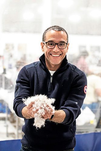 MIKAELA MACKENZIE / FREE PRESS
Andres Quiroz, director of manufacturing, holds a handful of down at the Canada Goose factory in Winnipeg on Tuesday, Nov. 4, 2025.
For Aaron Epp story.
Free Press 2025