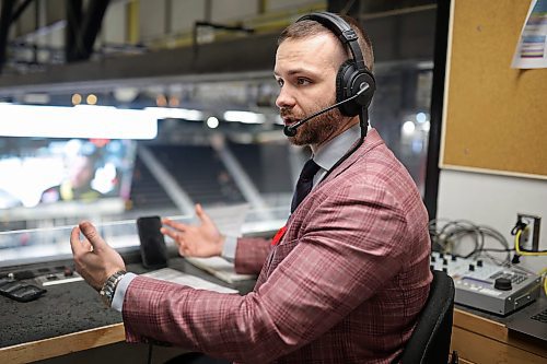 05112025
Rob Mahon, Media Relations and Broadcast Director for the Brandon Wheat Kings, in his studio booth above the ice at Assiniboine Credit Union Place during the pre-game show on Wednesday.
(Tim Smith/The Brandon Sun)
