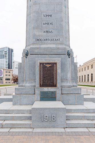 MIKE DEAL / FREE PRESS
The Winnipeg Cenotaph at Memorial Blvd and York Ave.

251106 - Thursday, November 06, 2025.