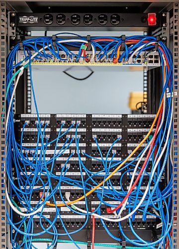 MIKE DEAL / FREE PRESS
Network Servers at the Winnipeg Free Press
Reporter: Julia-Simone Rutgers
251110 - Monday, November 10, 2025.
