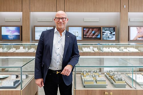 MIKE DEAL / FREE PRESS
Appelt's Diamonds at 1595 Ness Avenue
Jeff Appelt, owner and CEO of Appelt's Diamonds, a third-generation family-run jewelry business with four locations (three in Winnipeg and one in Morden).
Reporter: Aaron Epp
251112 - Wednesday, November 12, 2025.