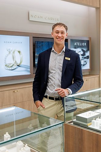 MIKE DEAL / FREE PRESS
Appelt's Diamonds at 1595 Ness Avenue
Employee, Josh Appelt, one of owner, Jeff Appelt's five children.
Reporter: Aaron Epp
251112 - Wednesday, November 12, 2025.