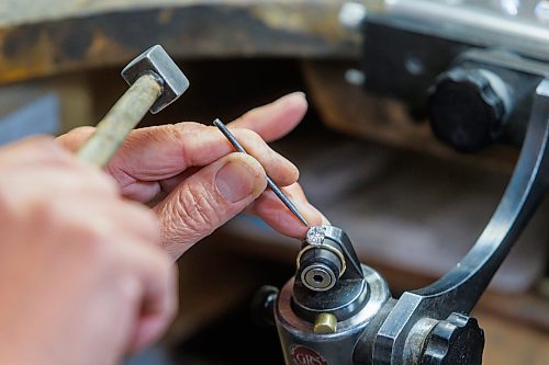 MIKE DEAL / FREE PRESS
Appelt&#039;s Diamonds at 1595 Ness Avenue
Goldsmith, Nelson Fabian, works on a diamond ring.
Reporter: Aaron Epp
251112 - Wednesday, November 12, 2025.
