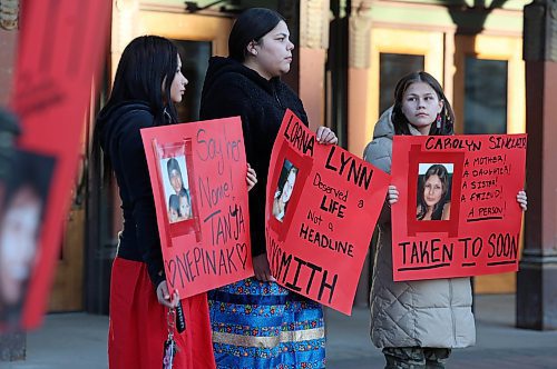 Ruth Bonneville / Free Press
LOCAL - justice rally
Jasmine Mann (red skirt), Paige Paupanakis (blue skirt) and Elle Harris (beige jacket), family members Shawn Lamb victims hold sings at the rally Thursday.
Families of Shawn Lamb victims rally against his release at the corner of Broadway and Main Street outside train station Thursday.
See Story by Chris.
Nov 13th,, 2025