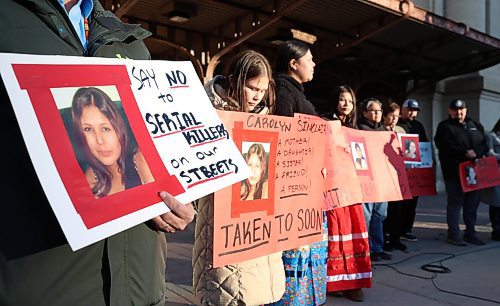 Ruth Bonneville / Free Press 

LOCAL - justice rally

Elle Harris (beige jacket), Paige Paupanakis (blue skirt) and Jasmine Mann (red skirt), family members of  Shawn Lamb victims hold sings at the rally Thursday. 

Families of Shawn Lamb victims rally against his release at the corner of Broadway and Main Street outside train station Thursday. 

See Story by Chris. 


Nov 13th,, 2025
