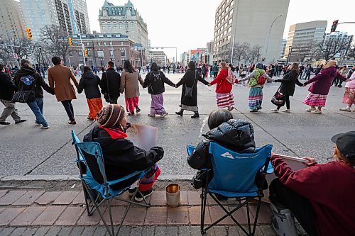 Ruth Bonneville / Free Press 

LOCAL - justice rally

Photo of Families of Shawn Lamb victims and supporters in round dance with drummers in the centre of Broadway and Main Street Thursday.  

Families of Shawn Lamb victims rally against his release at the corner of Broadway and Main Street outside train station Thursday. 

See Story by Chris. 


Nov 13th,, 2025
