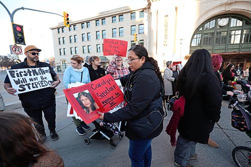 Ruth Bonneville / Free Press
LOCAL - justice rally
Photo of rally with families of Shawn Lamb victims and supporters in the centre of Broadway and Main Street as they protest Thursday.
Families of Shawn Lamb victims rally against his release at the corner of Broadway and Main Street outside train station Thursday.
See Story by Chris.
Nov 13th,, 2025