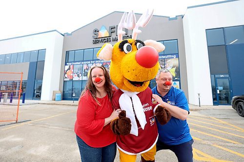 Ruth Bonneville / Free Press 

LOCAL - Op Red Nose

Fun photo of Elisha Dacey and Matthew Barber with Winnipeg Kids Foundation Inc, and Operation Red Nose mascot Rudy, outside the Safety Services Manitoba, after launch event Friday. 

Operation Red Nose, Manitoba Public Insurance, Safety Services Manitoba and The Winnipeg Kids Foundation announce the 30th Anniversary and 2025 campaign launch at announcement at Safety Services Manitoba, Friday.  



Nov 14th,, 2025
