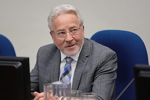 Coun. Glen Parker (Ward 9) speaks at a council meeting on Monday. (Alex Lambert/The Brandon Sun)
