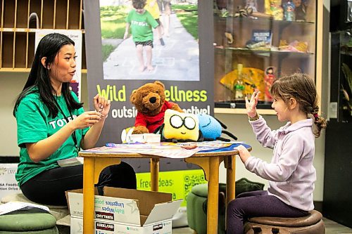 MIKAELA MACKENZIE / FREE PRESS

Trisha Valencia, TOYBOX project development research assistant, interacts with Wyatt Coelho (four) at the UWSA daycare on Wednesday, Nov. 19, 2025. 

Standup.
Free Press 2025
