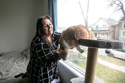 MIKAELA MACKENZIE / FREE PRESS

Rachelle St. Cyr, who has used the food bank before and said she&#039;s scraped together change and gone without food herself to provide for her three cats, with cat Max on Wednesday, Nov. 19, 2025. he WHS is holding a holiday pet food bank drive for the first time after visits to their food bank jumped over 250 per cent in less than a year.

For Malak story.
Free Press 2025