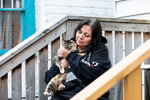 MIKAELA MACKENZIE / FREE PRESS

Rachelle St. Cyr, who has used the food bank before and said she&#039;s scraped together change and gone without food herself to provide for her three cats, with cat Mittens on Wednesday, Nov. 19, 2025. he WHS is holding a holiday pet food bank drive for the first time after visits to their food bank jumped over 250 per cent in less than a year.

For Malak story.
Free Press 2025